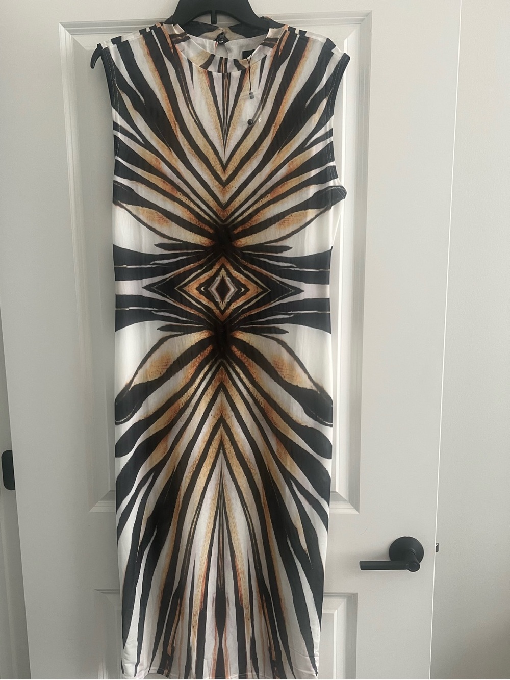 GORGEOUS bold & beautiful fitted geometric print dress